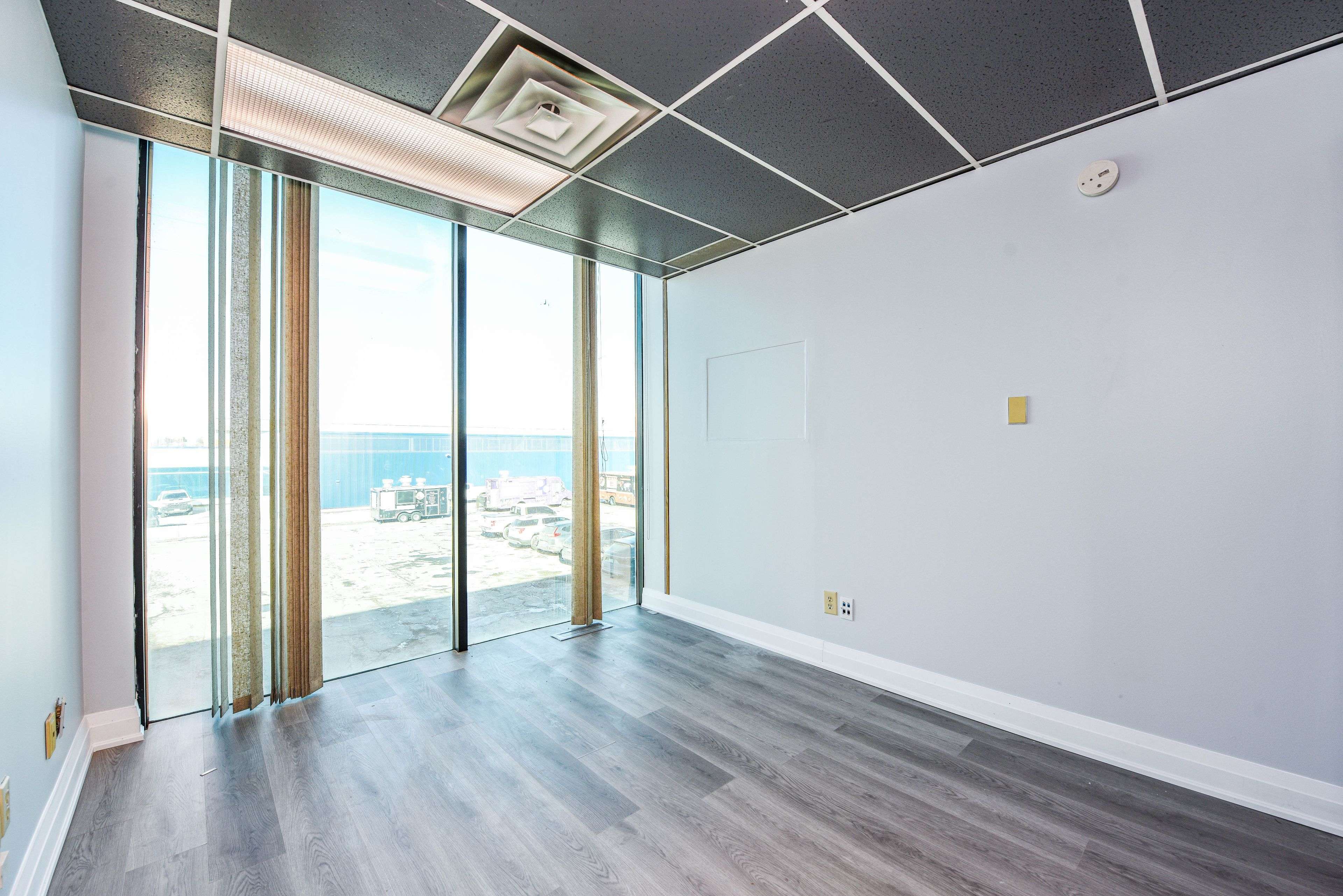 Brampton, ON L6T 1A2,1300 Steeles AVE E #224