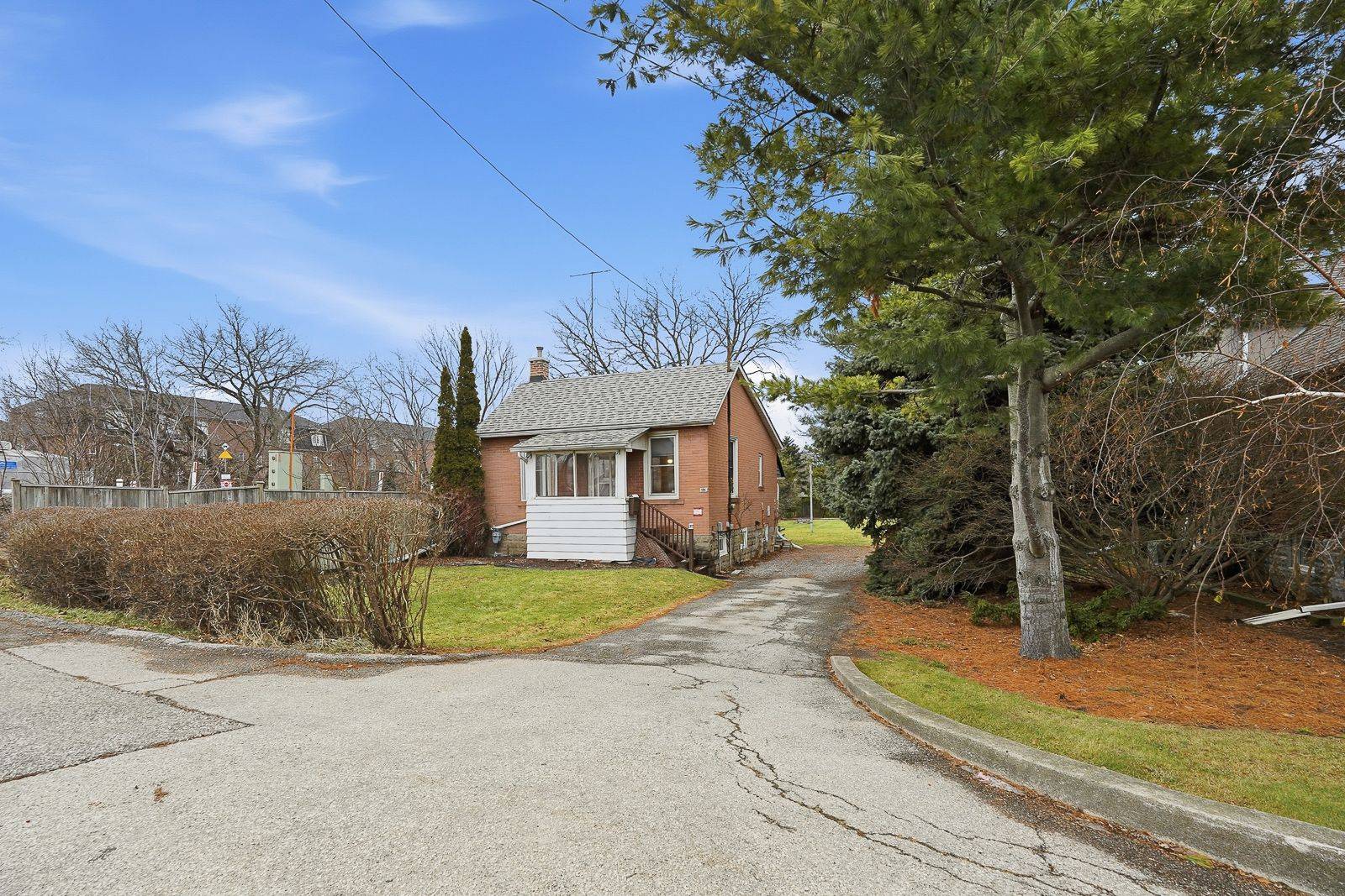 Mississauga, ON L5E 2M4,1105 Haig BLVD