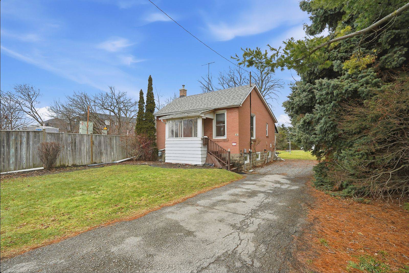 Mississauga, ON L5E 2M4,1105 Haig BLVD