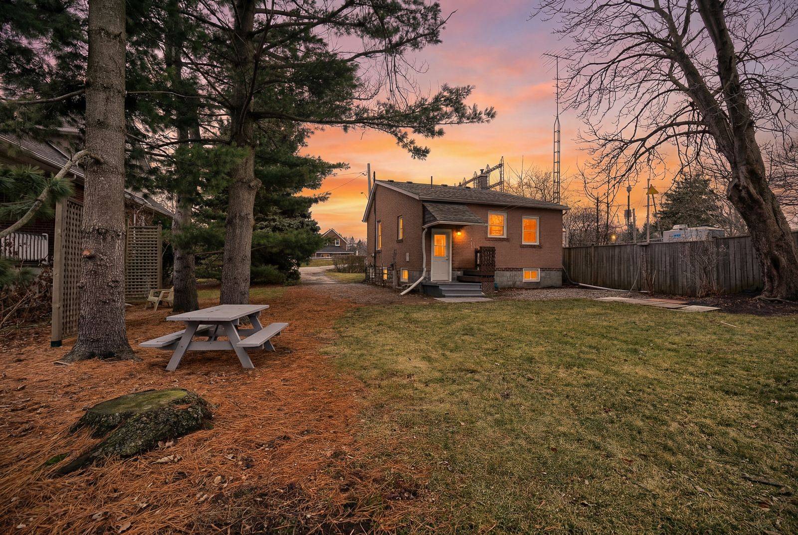 Mississauga, ON L5E 2M4,1105 Haig BLVD