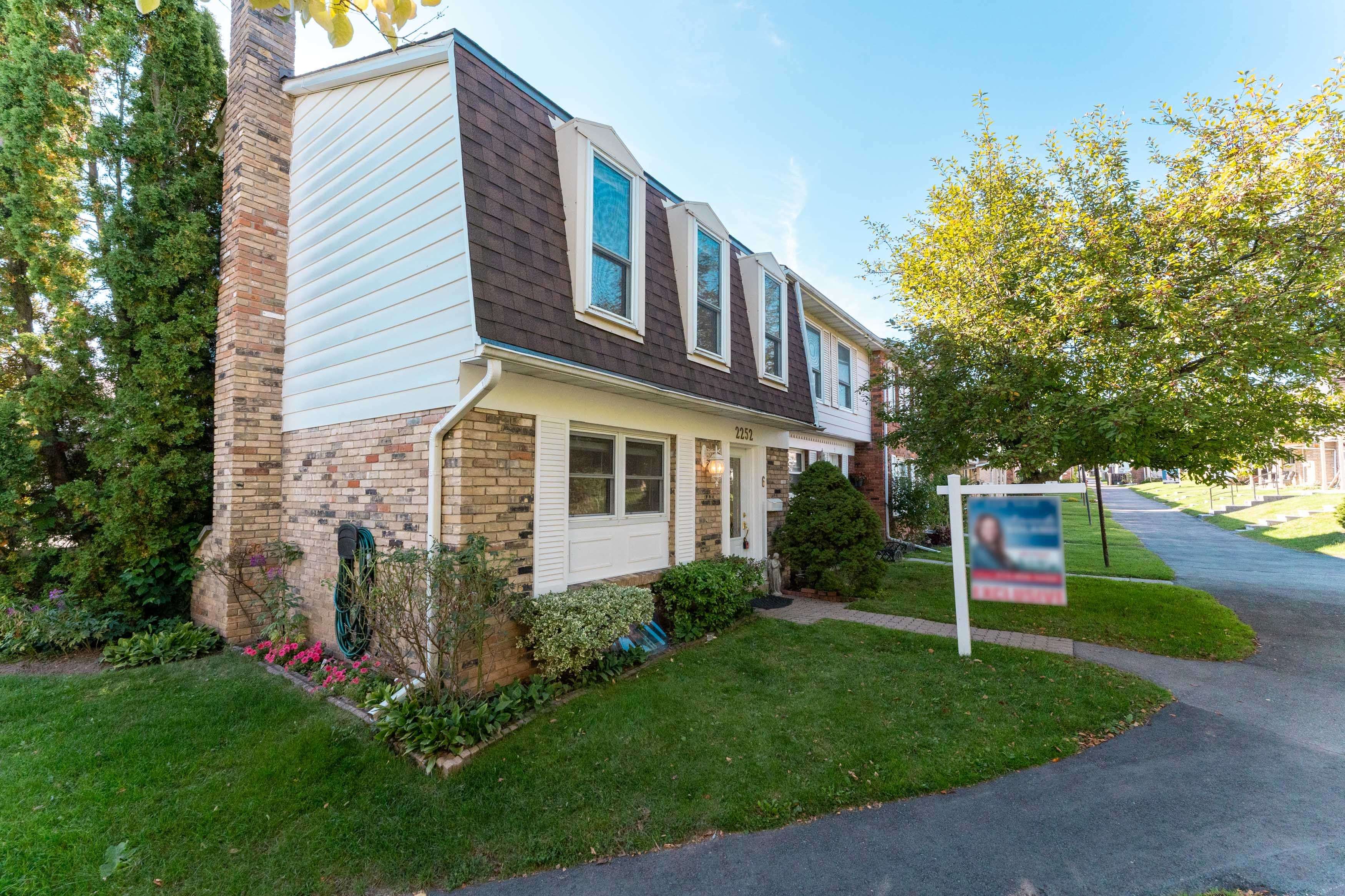 Burlington, ON L7P 2Z9,2252 Upper Middle RD #6