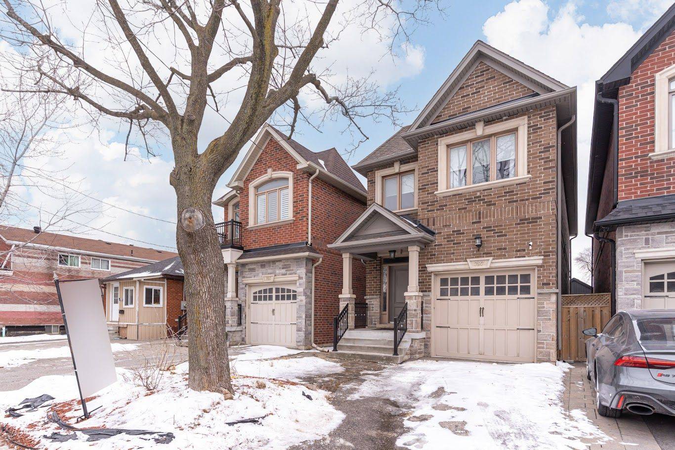 Toronto W06, ON M8Z 1L5,797 Oxford ST