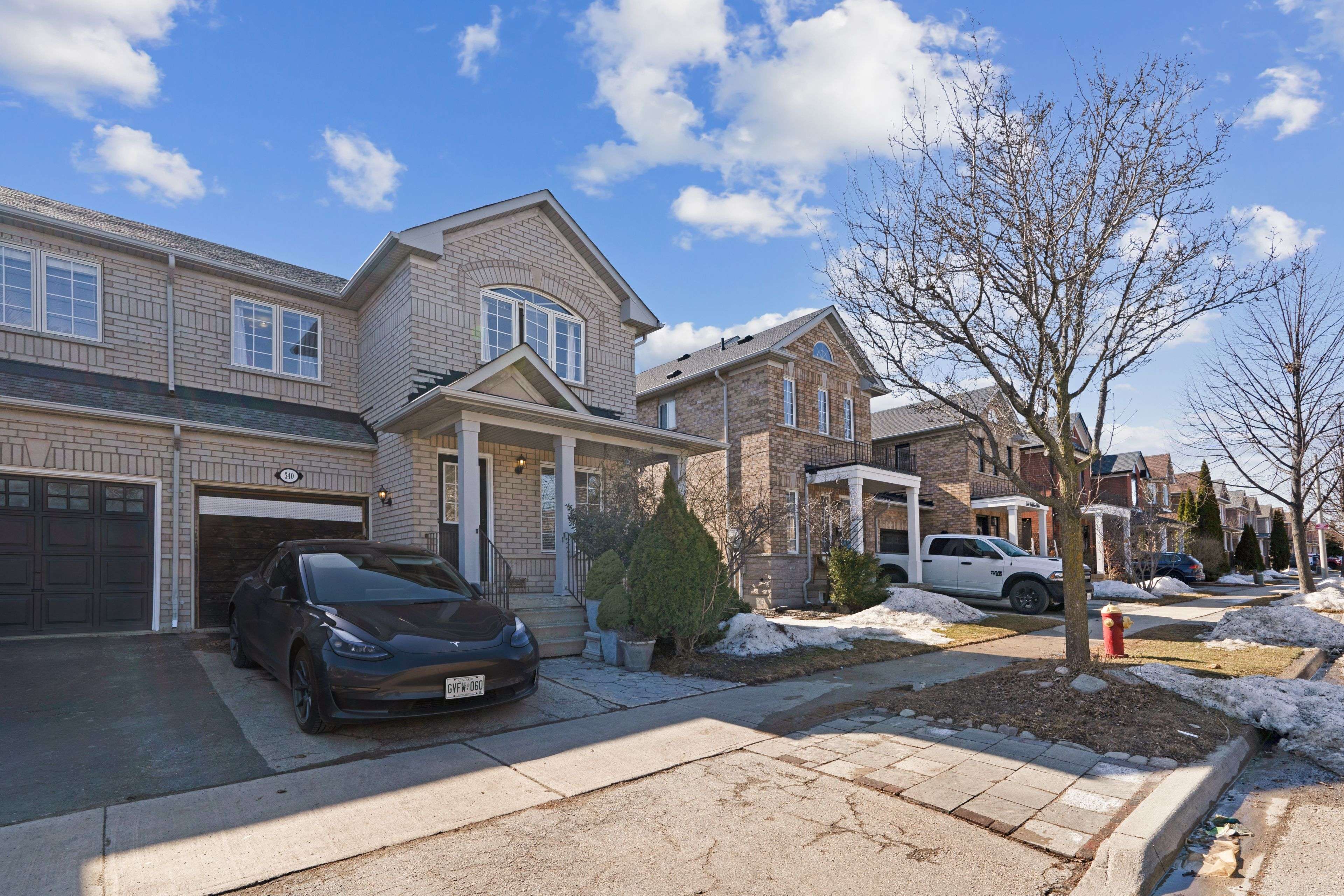 Burlington, ON L7L 6X2,540 DELPHINE DR