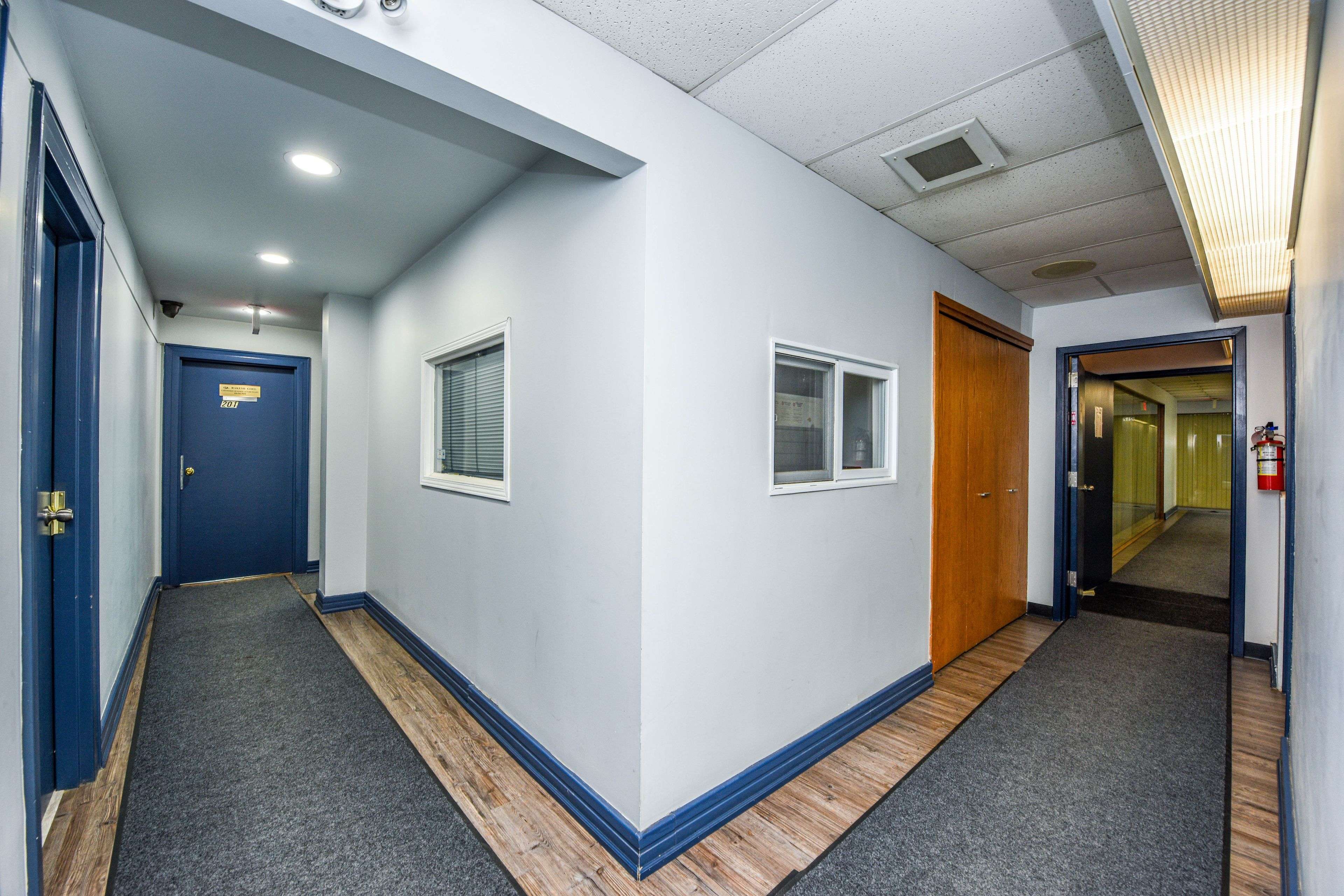 Brampton, ON L6T 1A2,1300 Steeles AVE E #218