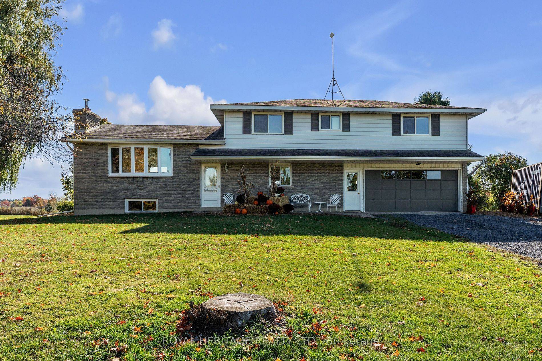 Front Of Leeds & Seeleys Bay, ON K0E 1L0,589 County 2 RD