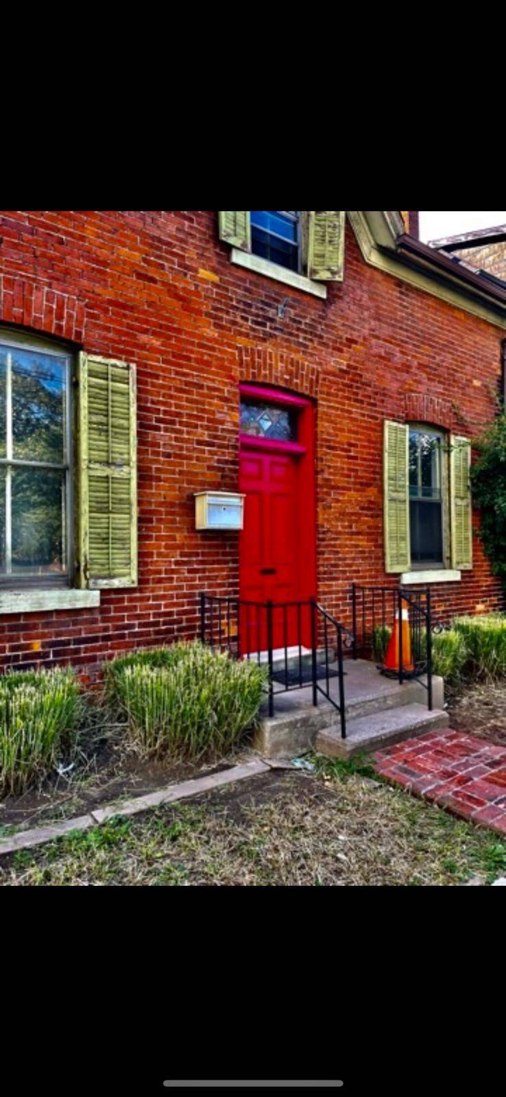 Hamilton, ON L8N 2R1,70 Wellington ST S