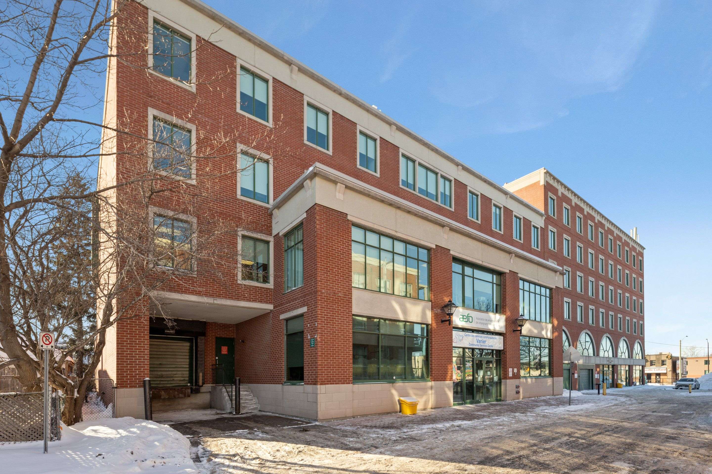 Vanier And Kingsview Park, ON K1L 7H9,282 Dupuis ST #400