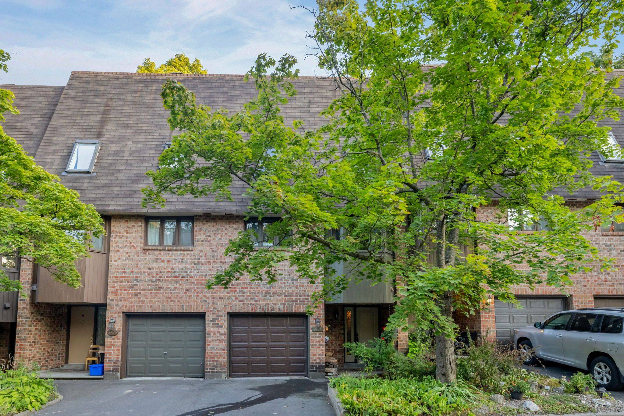 Blossom Park - Airport And Area, ON K1T 2T9,1406 Forge ST