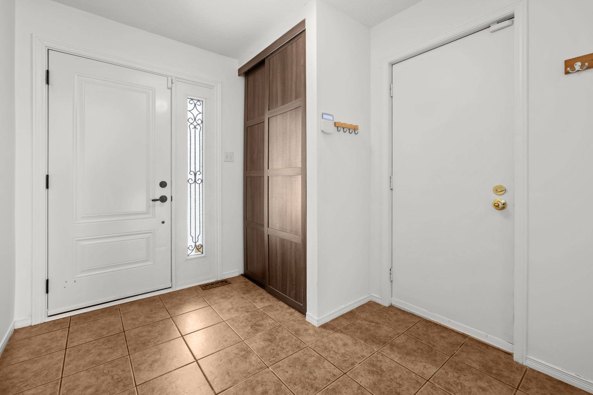 Blossom Park - Airport And Area, ON K1T 2T9,1406 Forge ST