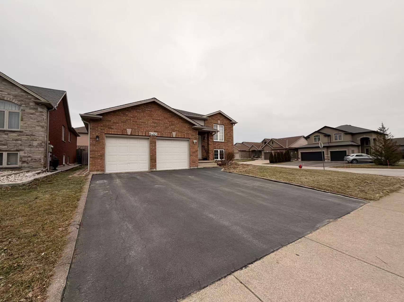 Niagara Falls, ON L2H 0B5,8483 GLAVCIC DR