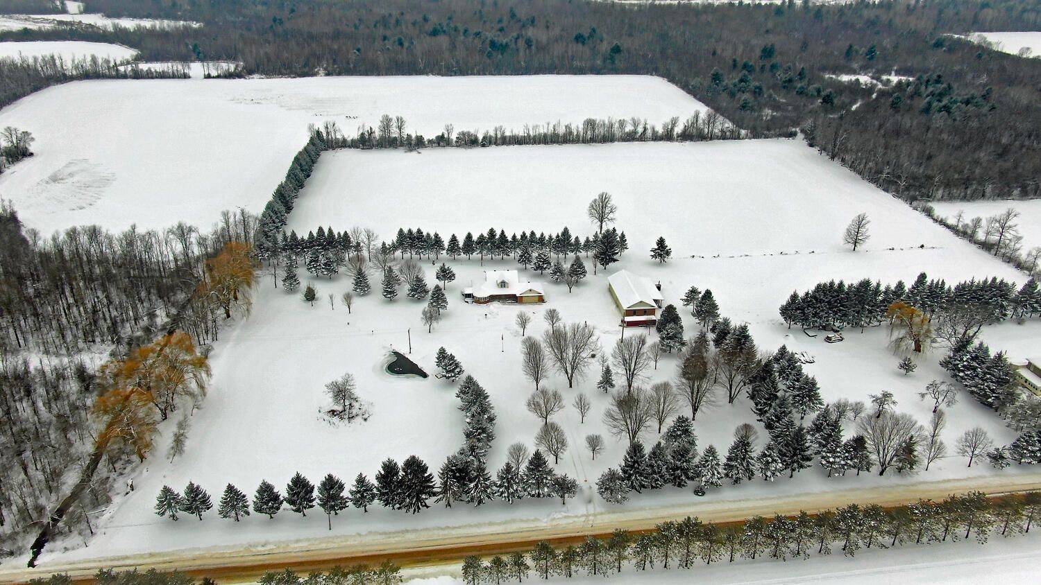 Front Of Yonge, ON K0E 1M0,209 Lake ST