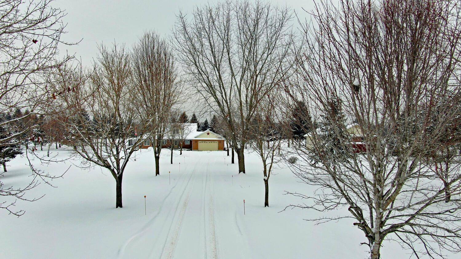 Front Of Yonge, ON K0E 1M0,209 Lake ST