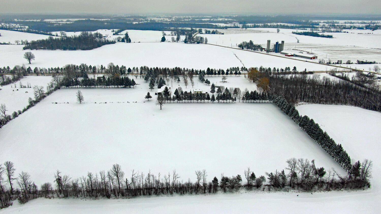 Front Of Yonge, ON K0E 1M0,209 Lake ST