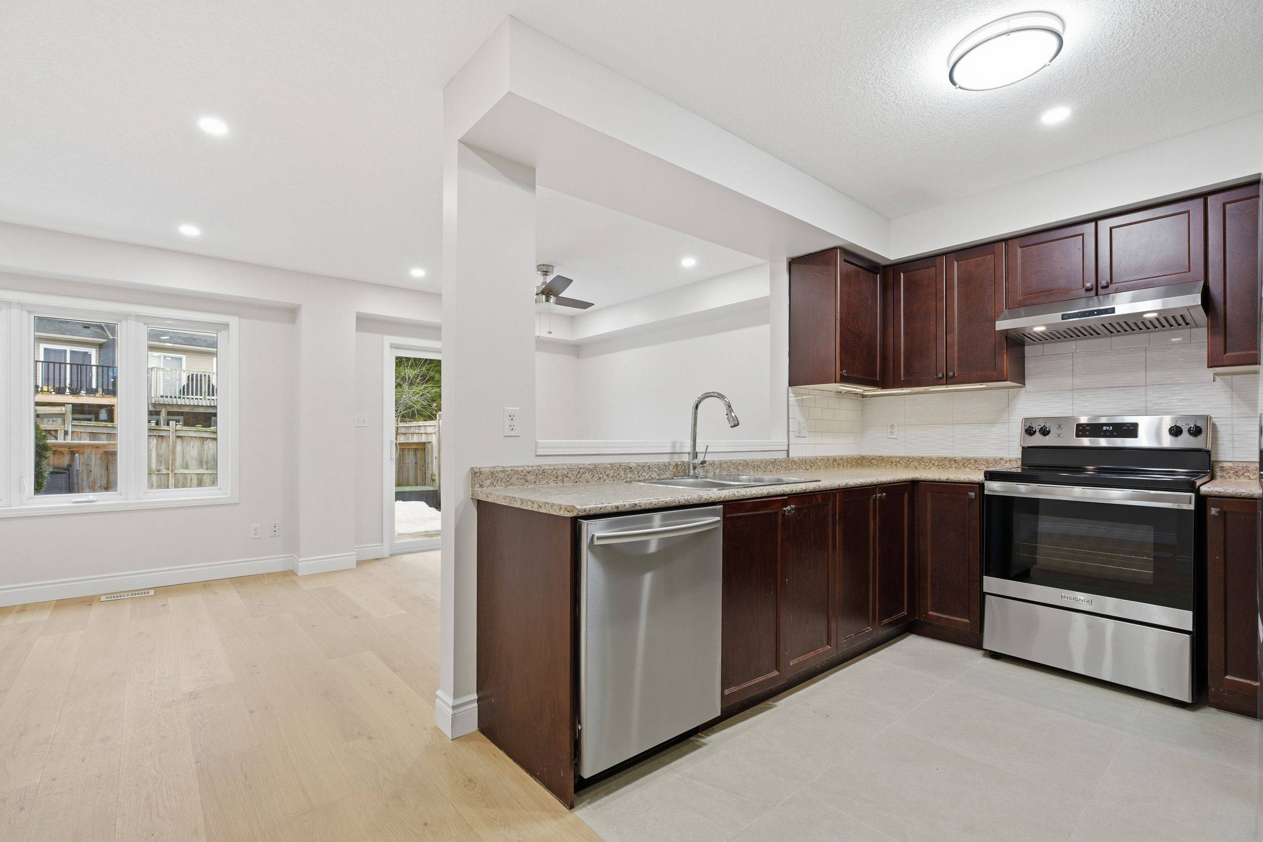 Kitchener, ON N2A 0C7,930 Zeller CRES