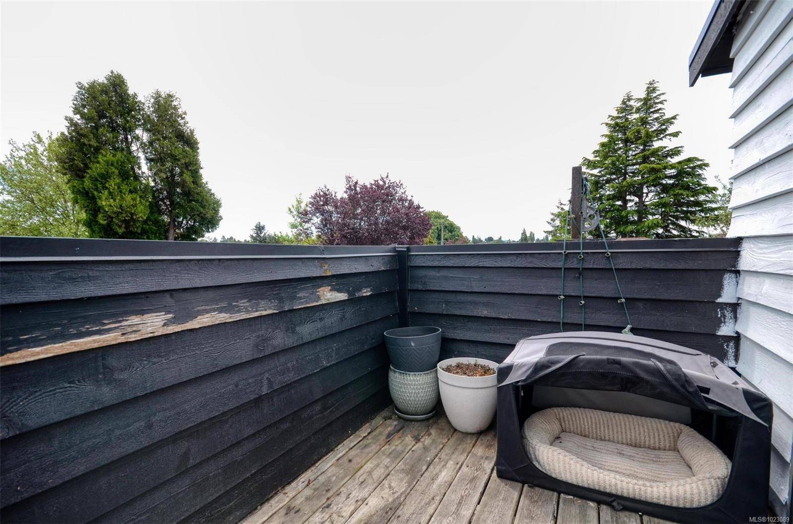 Saanich, BC V8Z 1K7,271 Battleford Ave