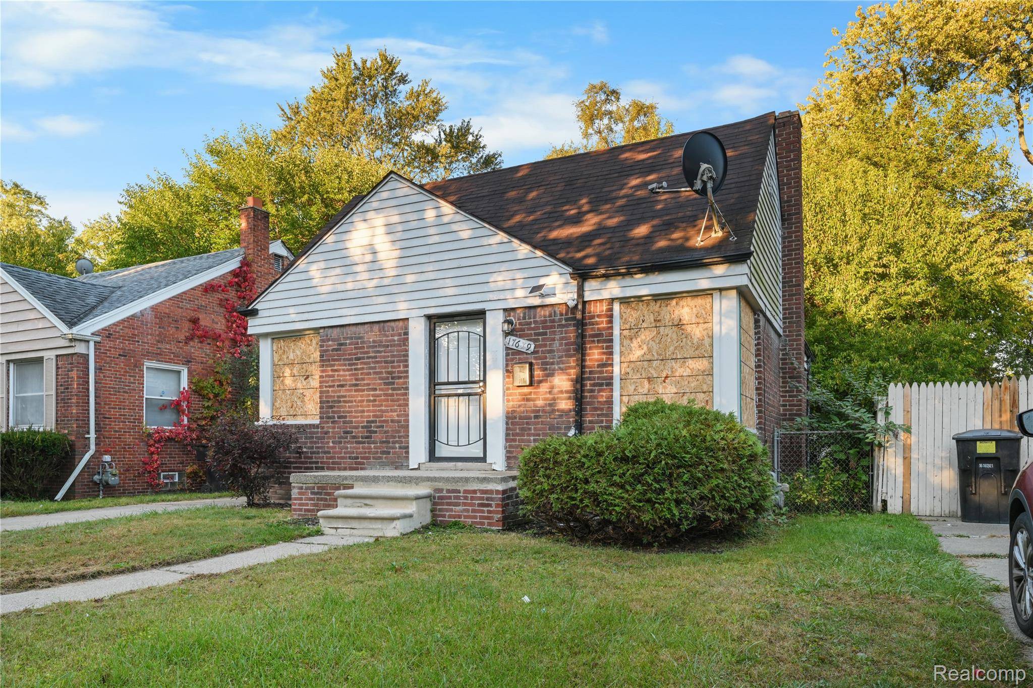 Detroit, MI 48219,17679 Woodbine ST