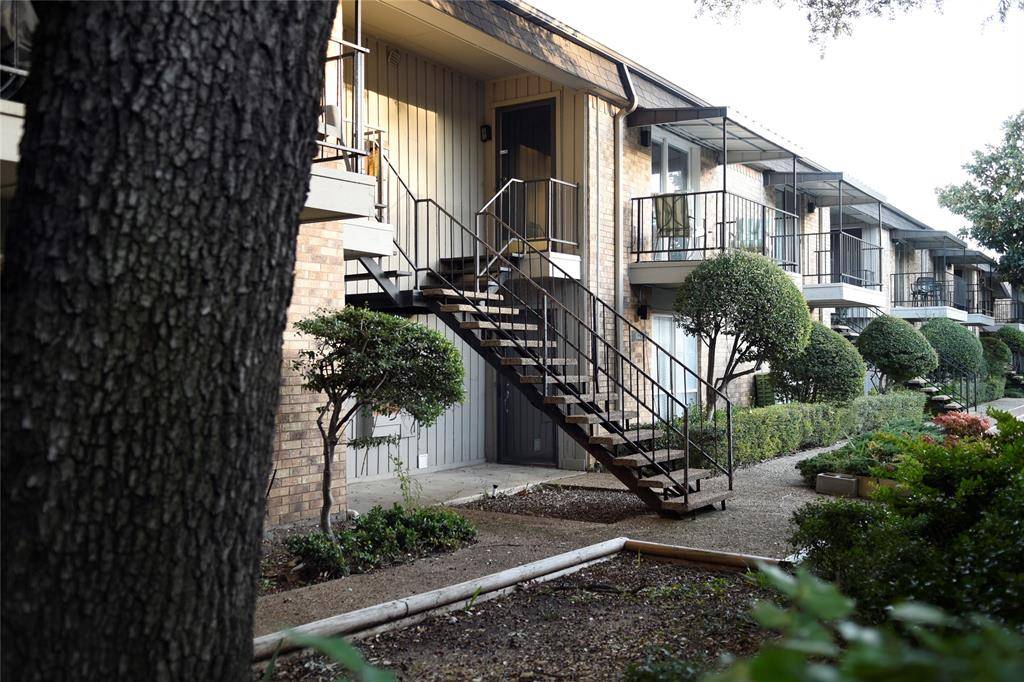 Dallas, TX 75243,10232 Regal Oaks Drive #32B