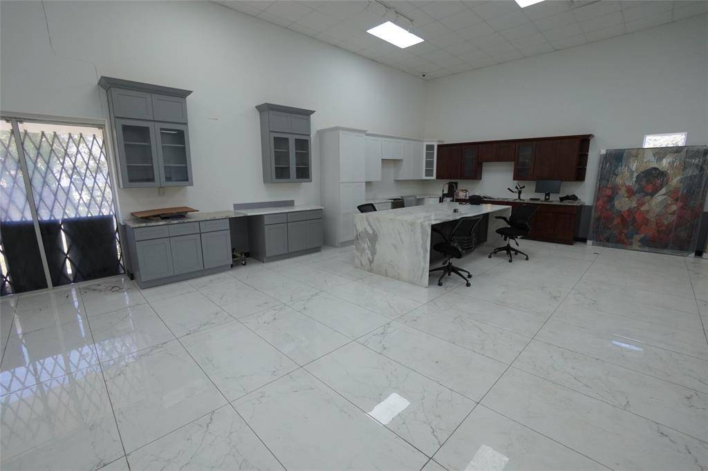 10830 Composite Drive, Dallas, TX 75220