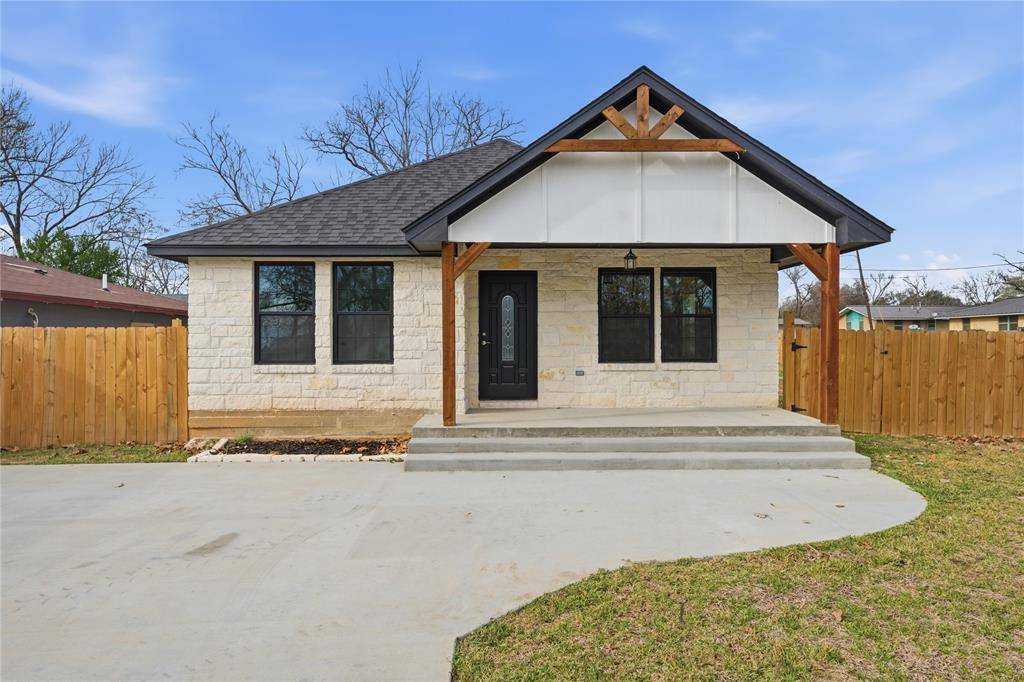 Hearne, TX 77859,211 MOSS Avenue