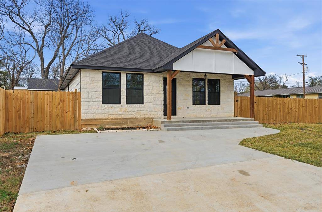 Hearne, TX 77859,211 MOSS Avenue