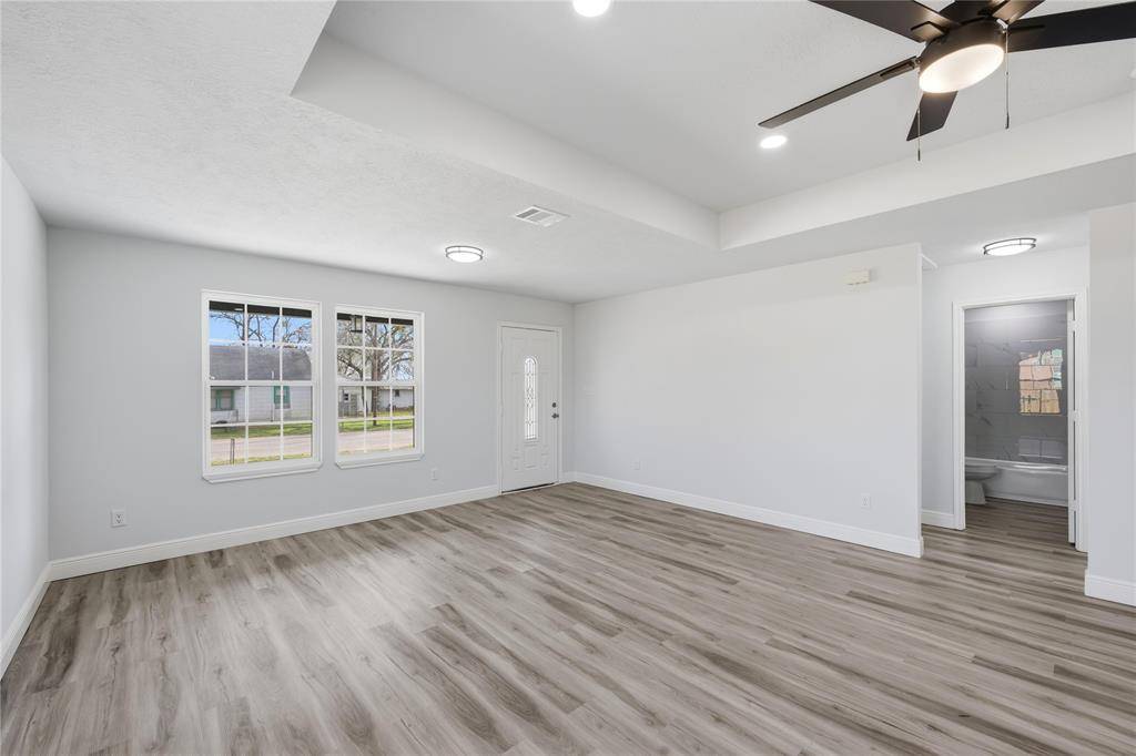 Hearne, TX 77859,211 MOSS Avenue