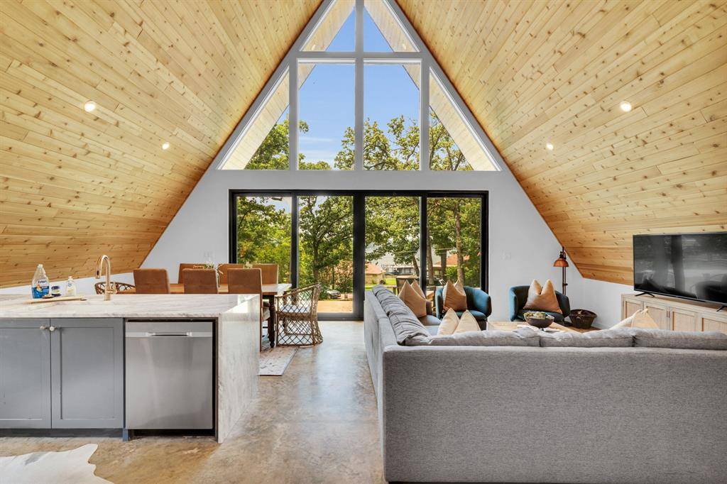 Tool, TX 75143,1223 Whispering Springs Drive