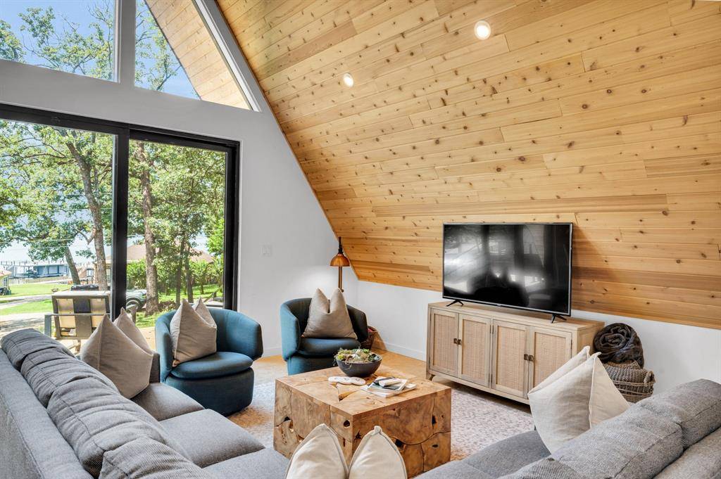 Tool, TX 75143,1223 Whispering Springs Drive