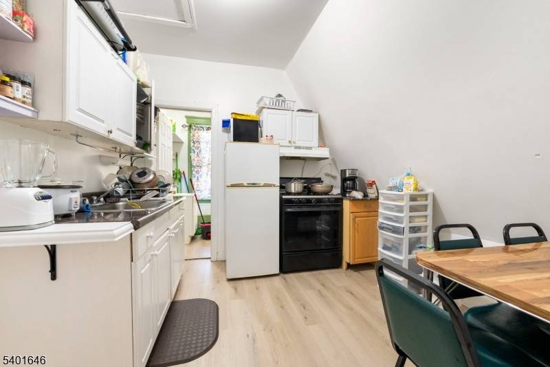 Newark City, NJ 07104,424 Summer Ave