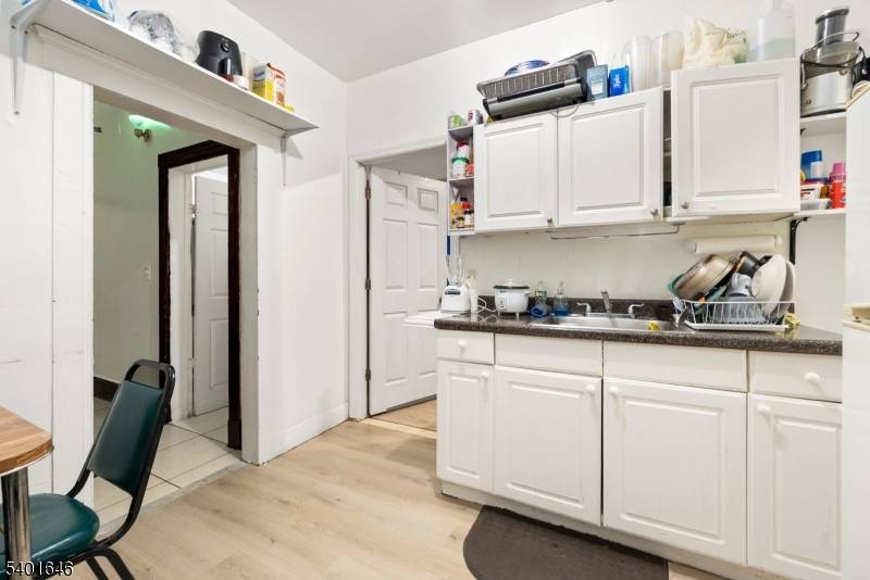 Newark City, NJ 07104,424 Summer Ave