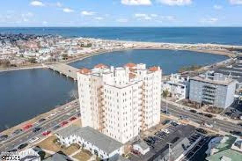 Asbury Park City, NJ 07712,400 Deal Lake Dr #2L