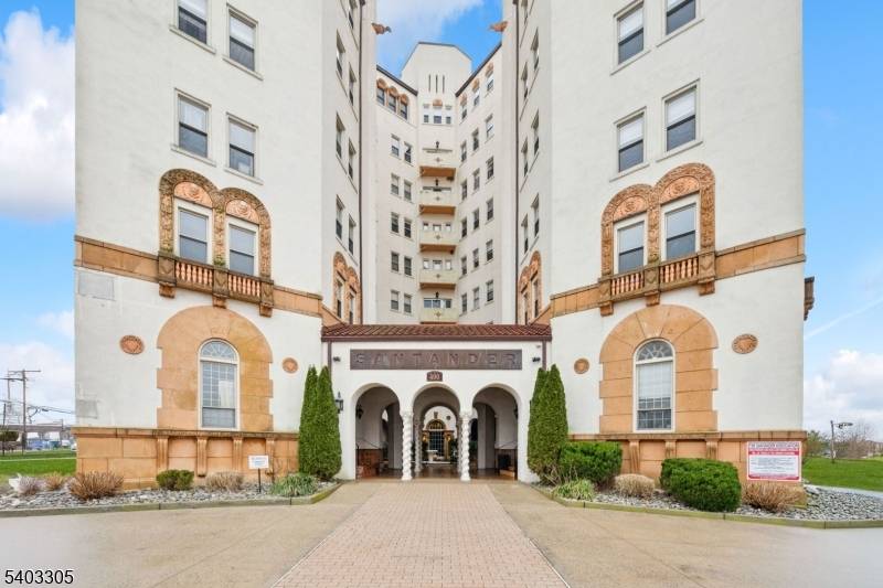 Asbury Park City, NJ 07712,400 Deal Lake Dr #2L