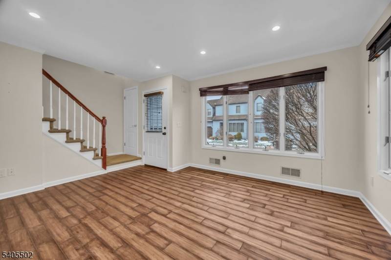 Scotch Plains Twp., NJ 07076,8 Village Park Ct