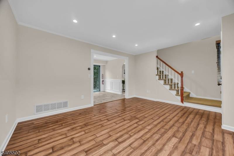 Scotch Plains Twp., NJ 07076,8 Village Park Ct