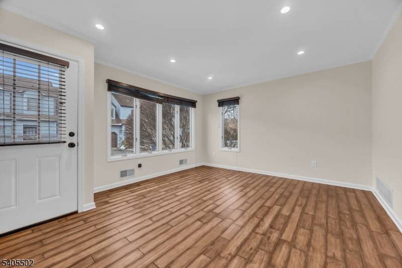 Scotch Plains Twp., NJ 07076,8 Village Park Ct