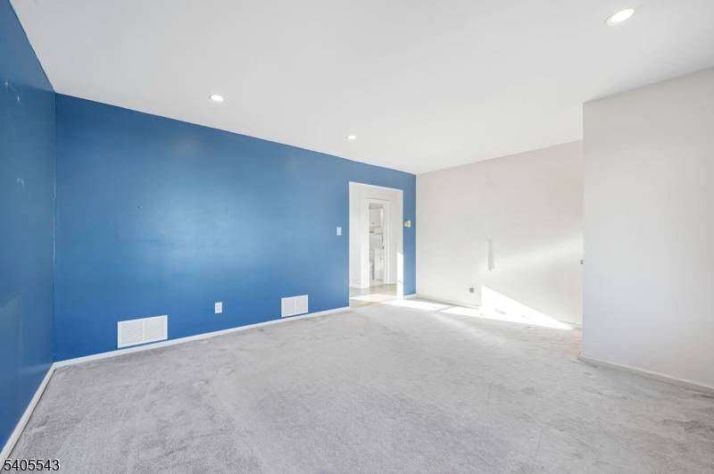 Elmwood Park Boro, NJ 07407,22 Falmouth Ave