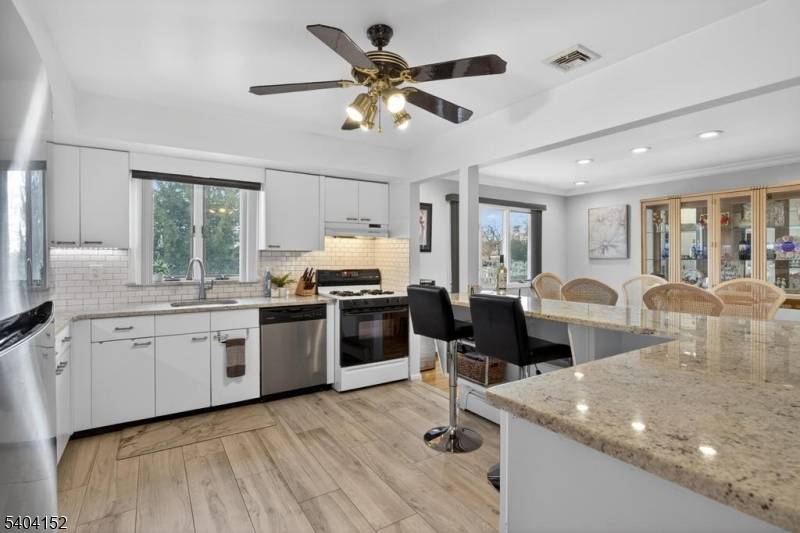 Saddle Brook Twp., NJ 07663,152 Claremont Ave