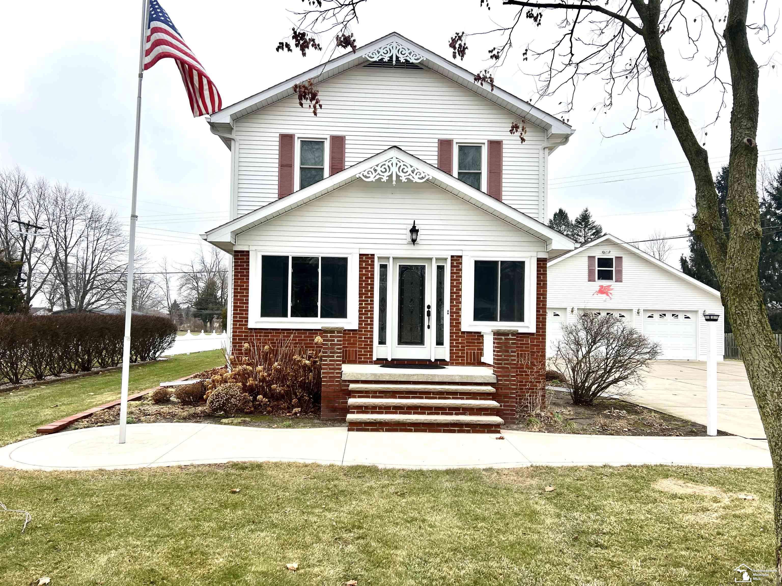 Monroe, MI 48162,4011 Bluebush RD