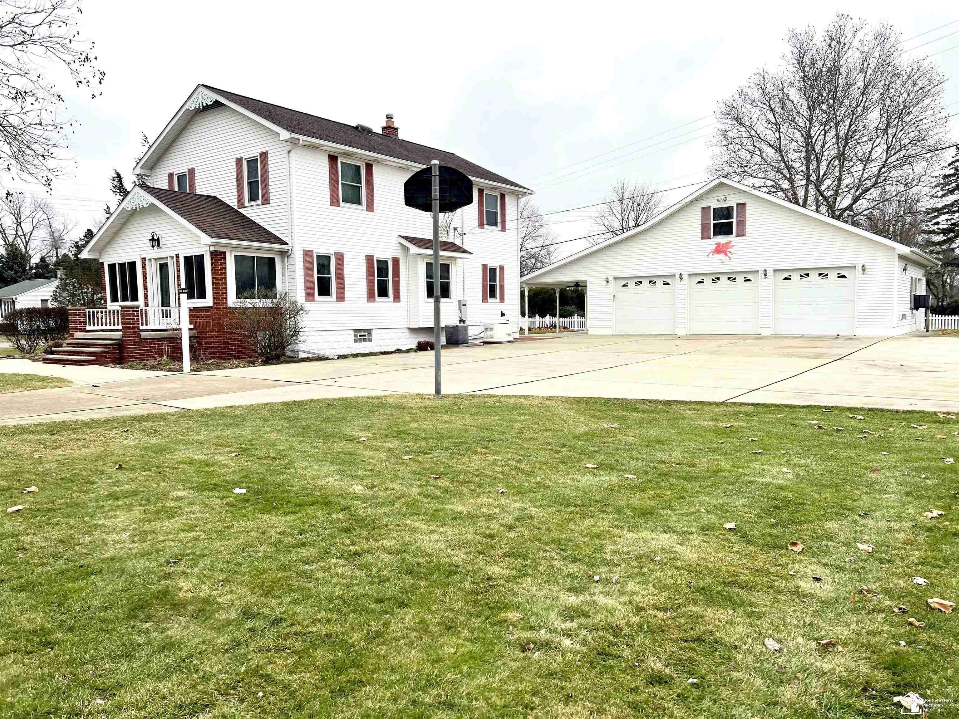 Monroe, MI 48162,4011 Bluebush RD