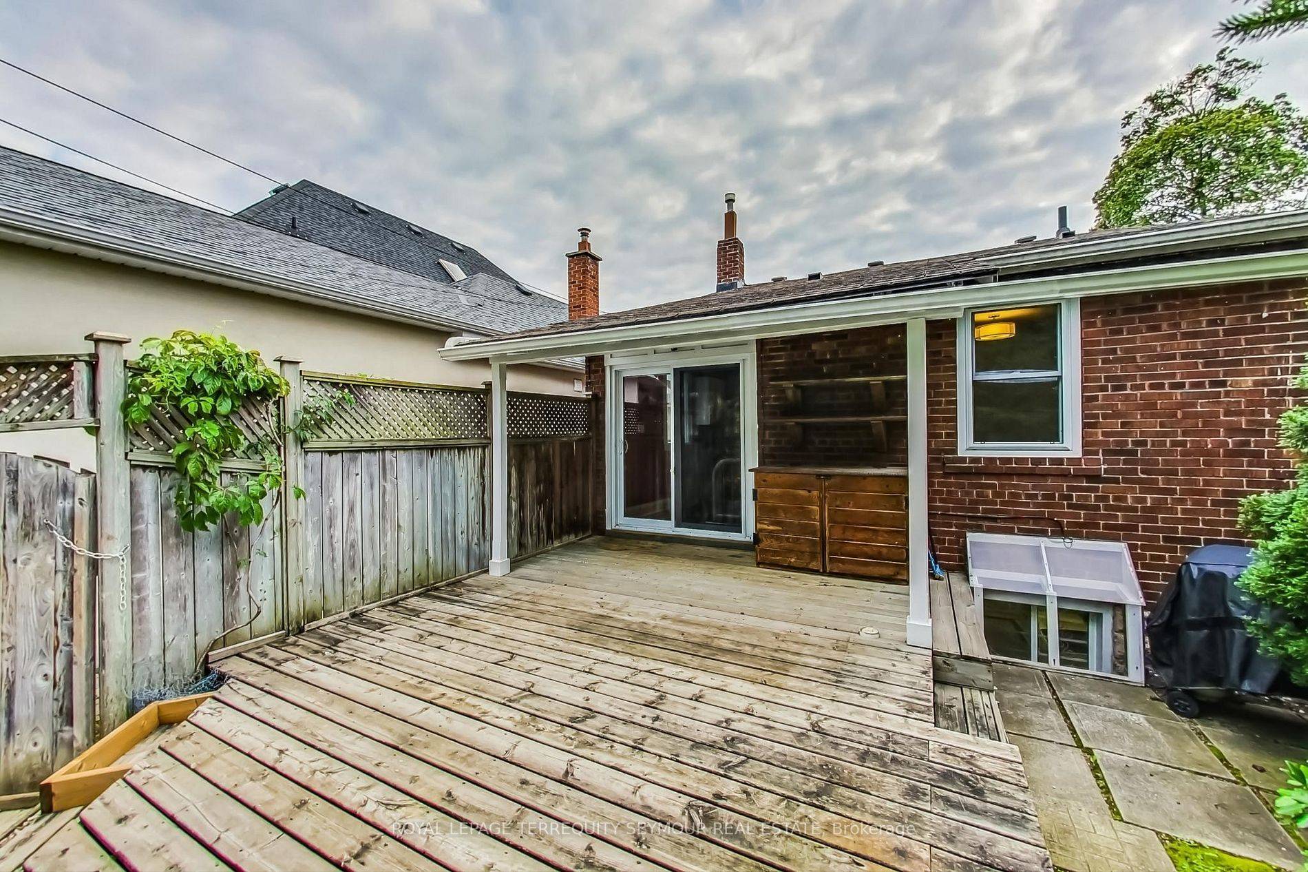 Toronto C10, ON M4S 2N9,22 Hadley RD