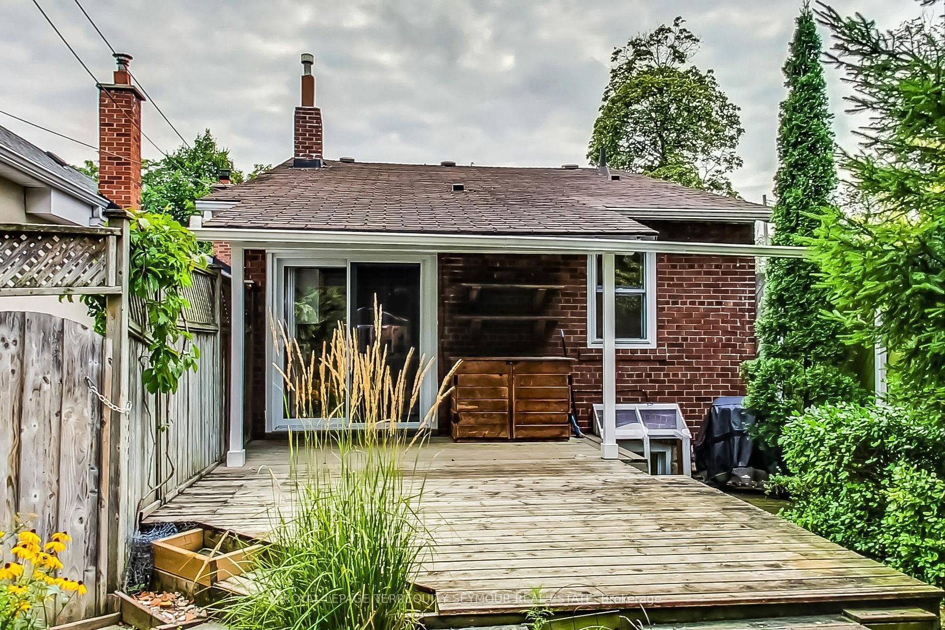 Toronto C10, ON M4S 2N9,22 Hadley RD