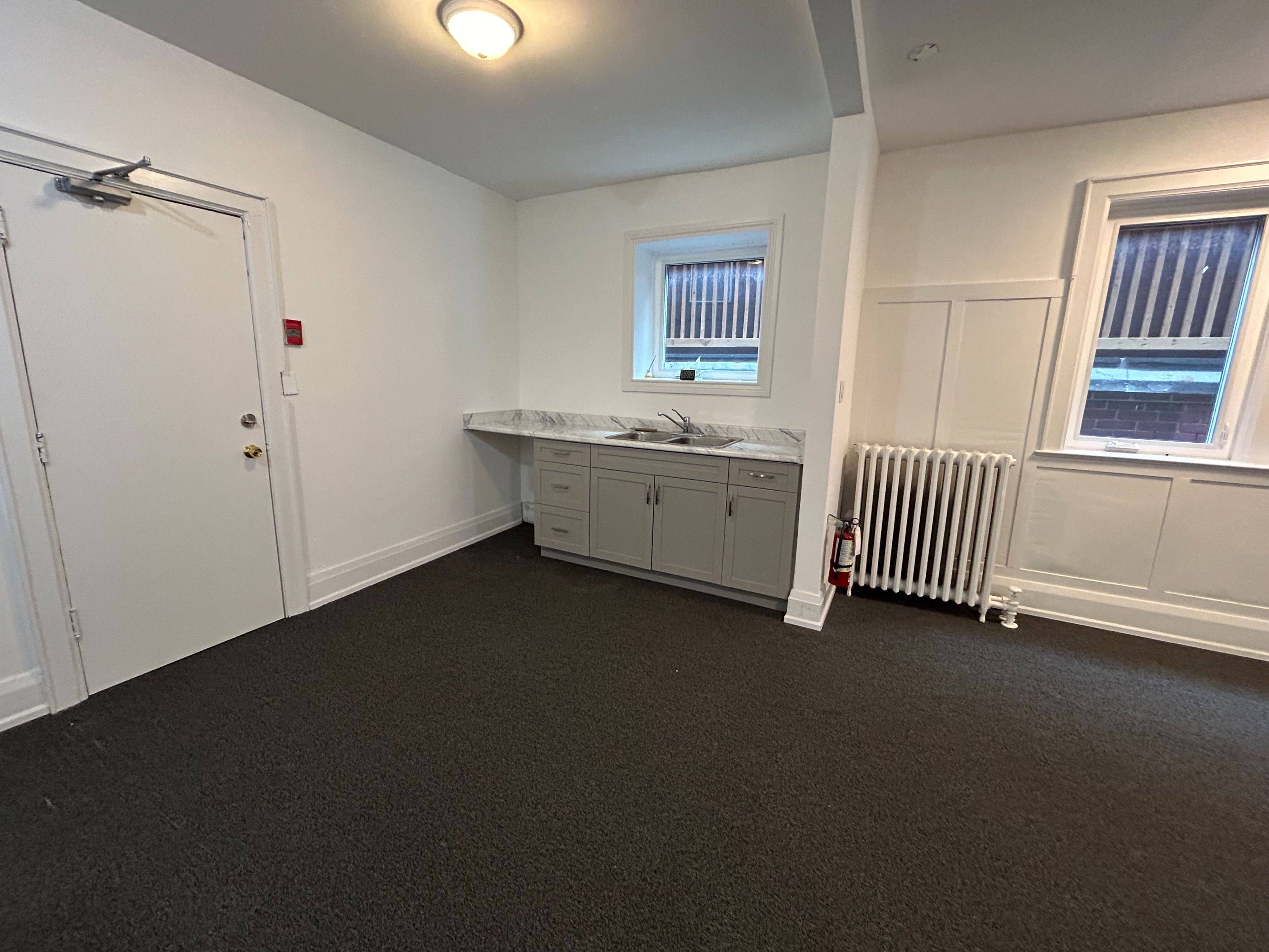 Toronto C03, ON M6C 1A6,596 St Clair AVE W #Floor 1