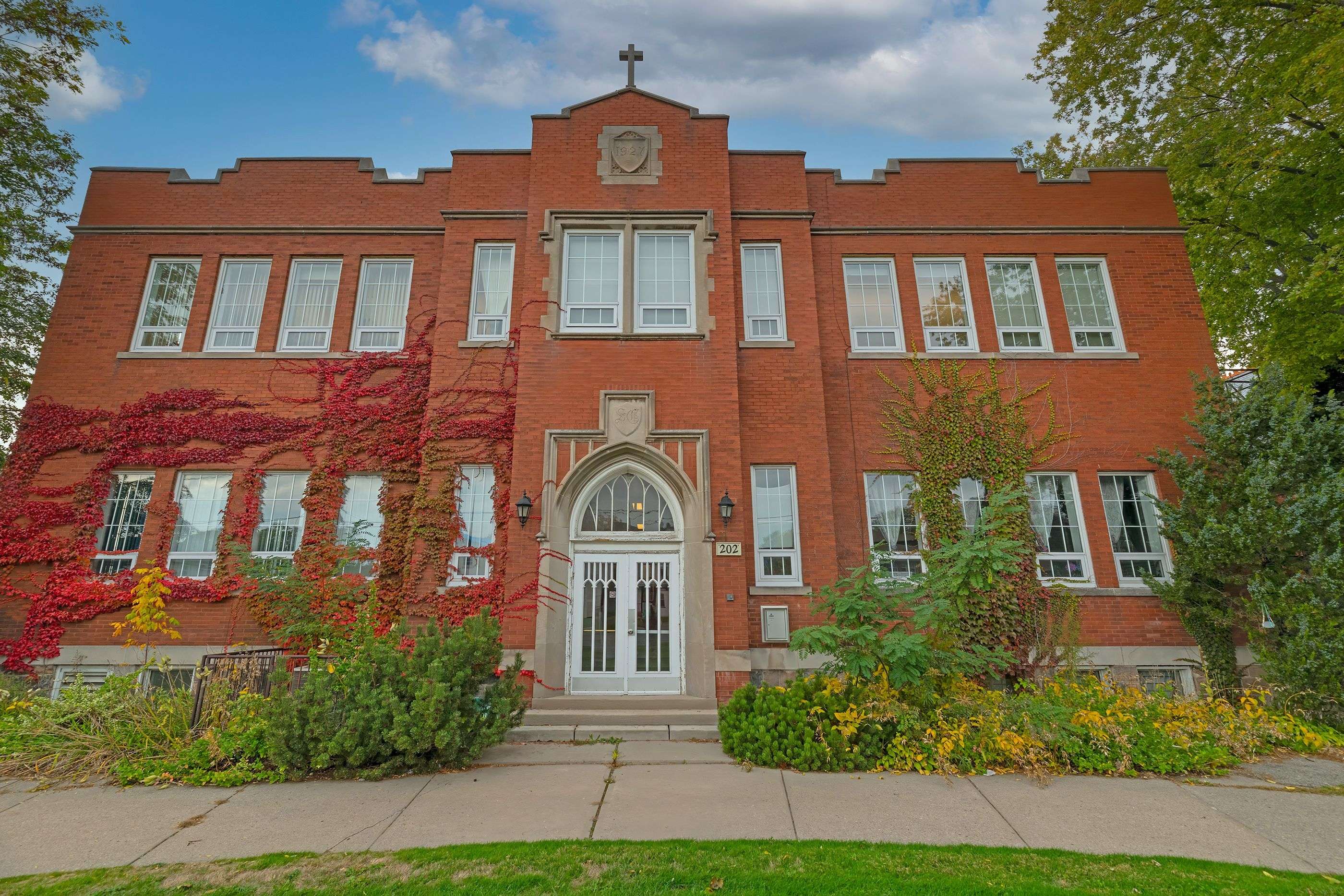 Oshawa, ON L1G 4S9,202 Simcoe ST N