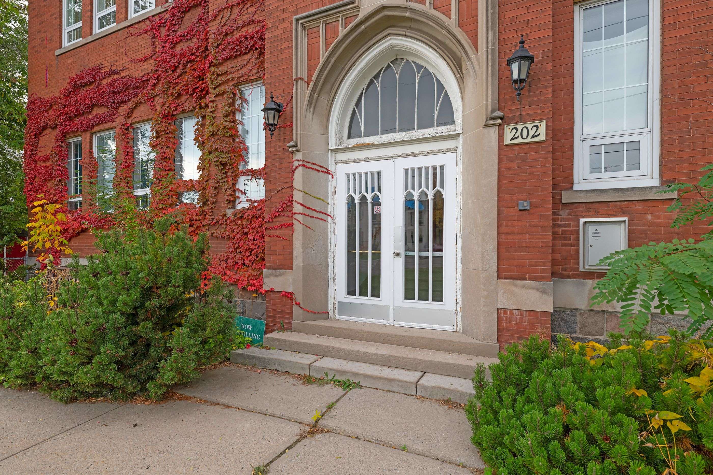 Oshawa, ON L1G 4S9,202 Simcoe ST N