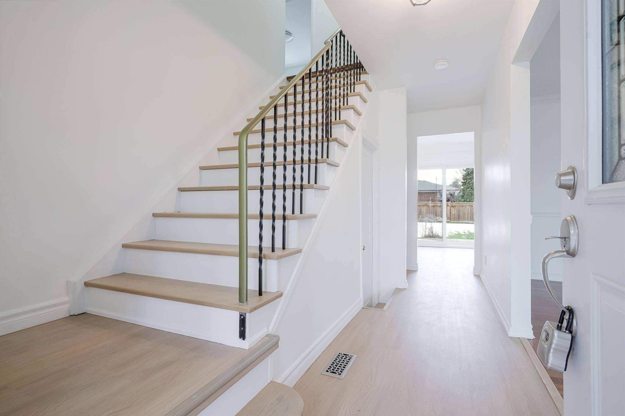 Toronto E10, ON M1C 2J9,358 Lawson RD