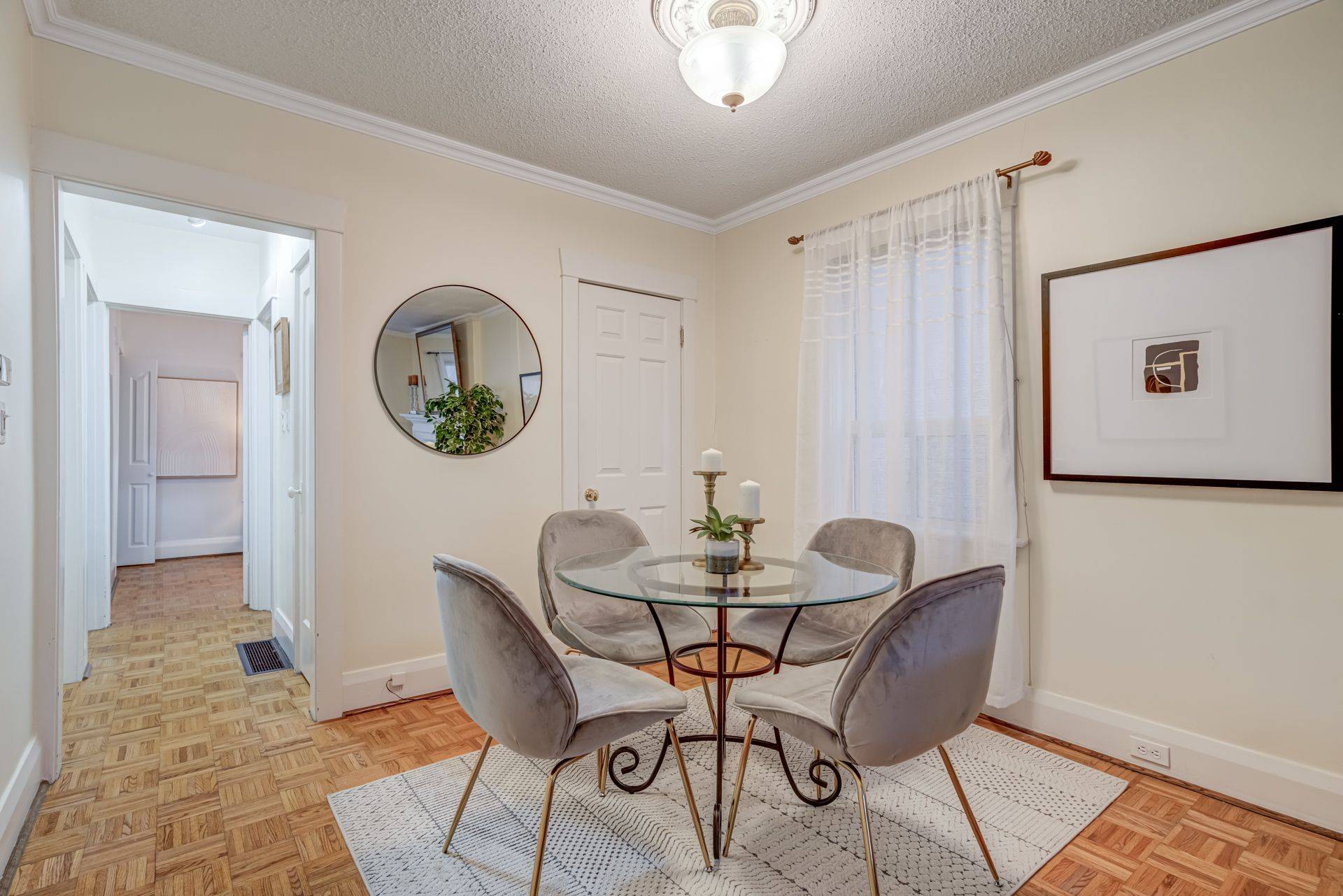 Toronto E06, ON M1L 3Y1,13 Patterson AVE