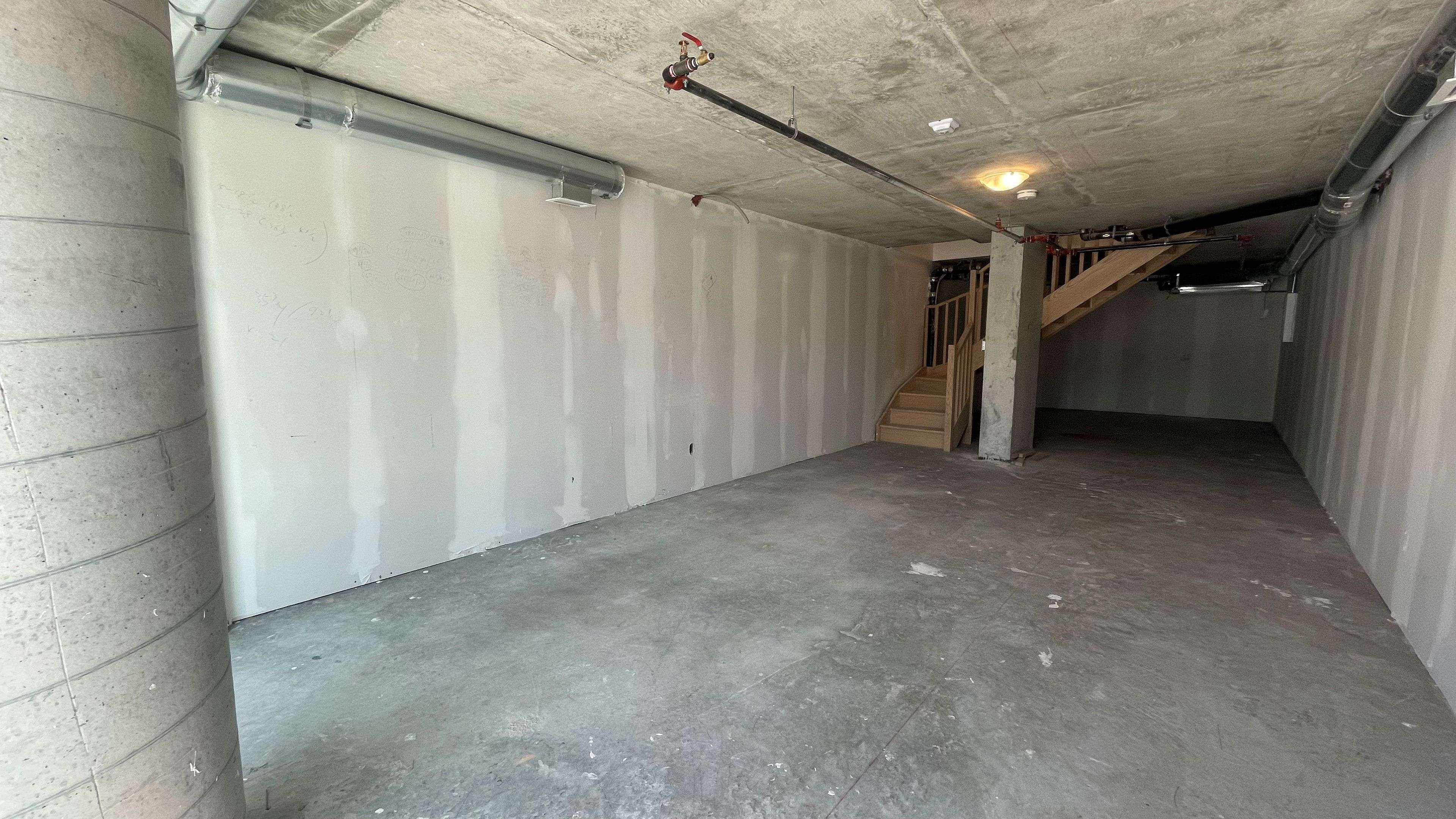 Toronto E06, ON M1N 1T7,2201 Kingston RD #2211