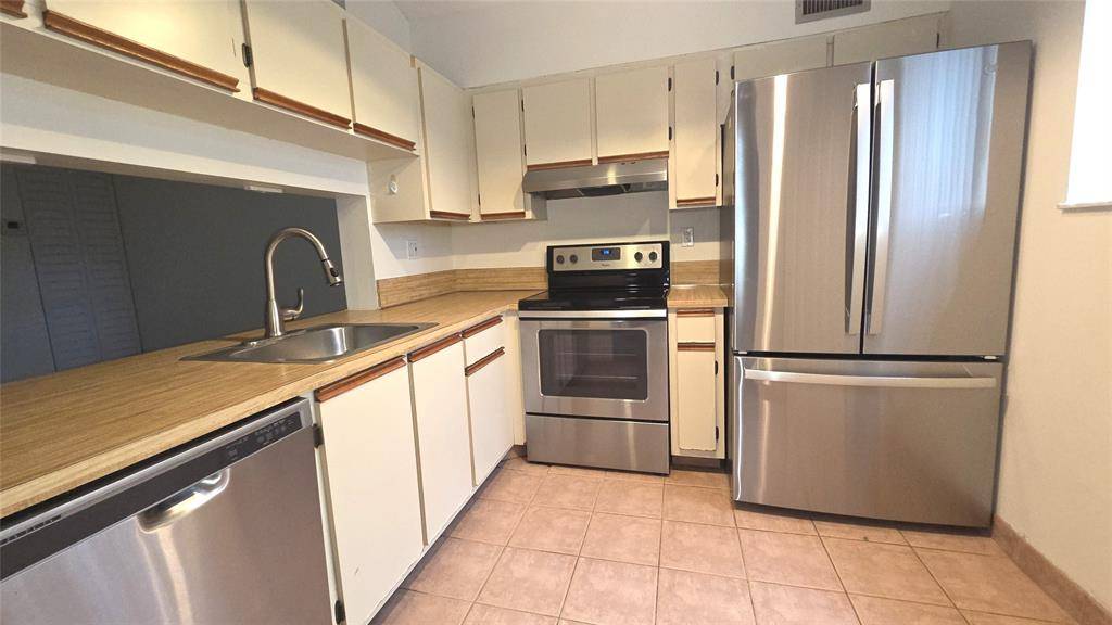 Pompano Beach, FL 33069,608 Gardens Dr #204