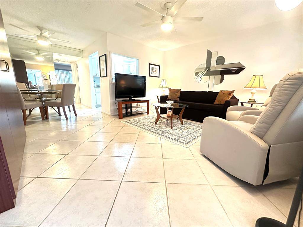 Deerfield Beach, FL 33442,43 Farnham B #43