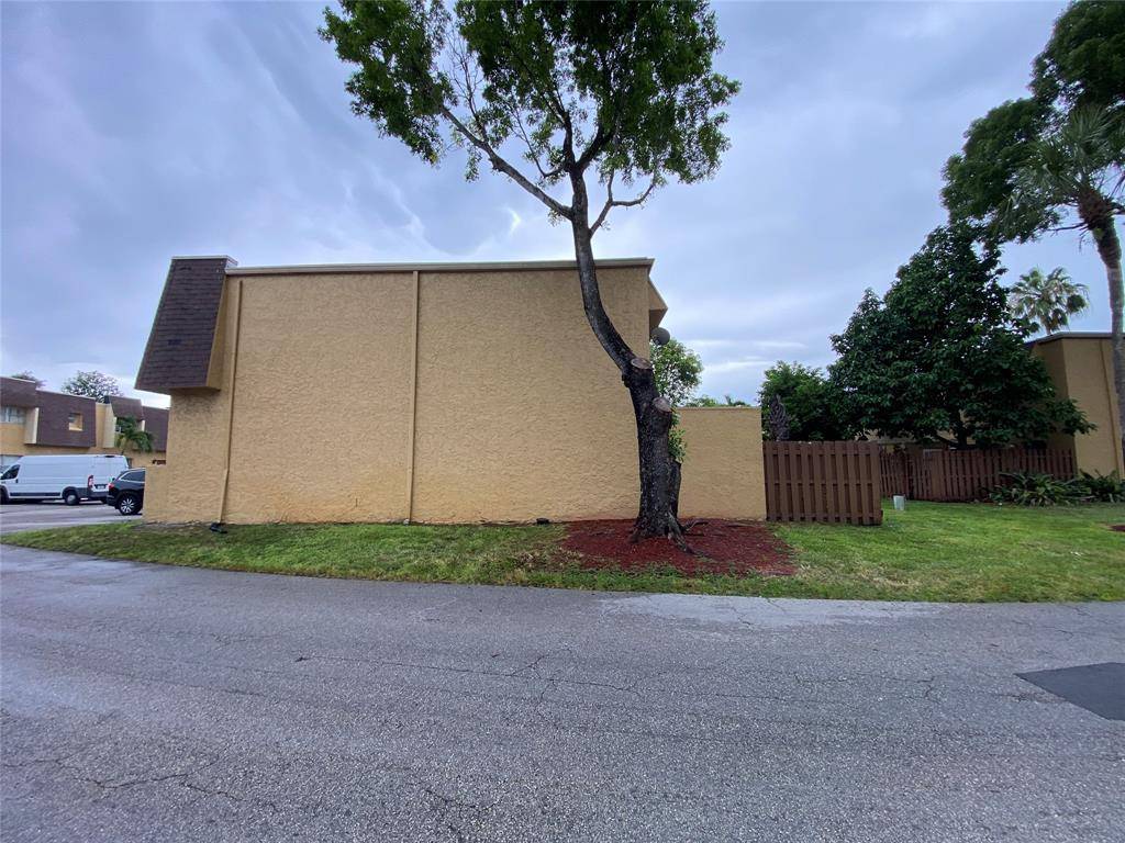 Lauderhill, FL 33313,5668 BLUEBERRY #17