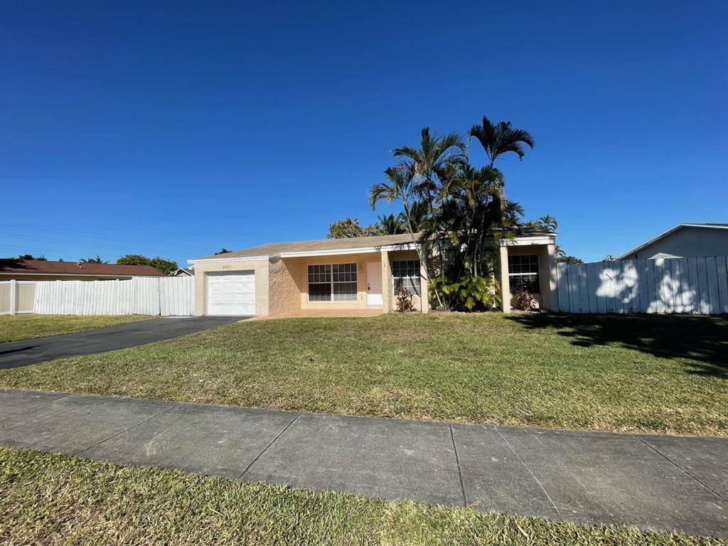 Pembroke Pines, FL 33024,9881 NW 4th St